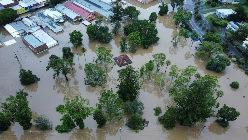 2022 SEQ floods photograph 9 of 14: infrastructure and homes